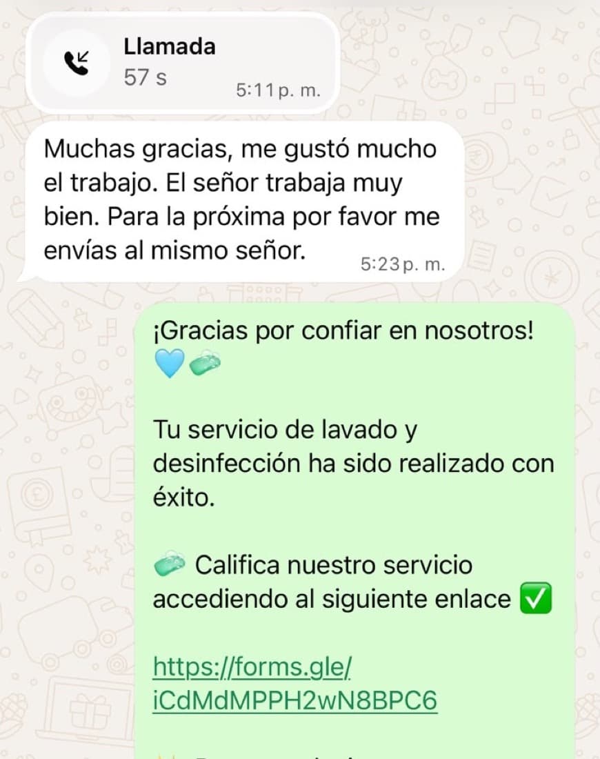 Mensaje de una clienta por WhatsApp pidiendo al mismo operario para el próximo servicio